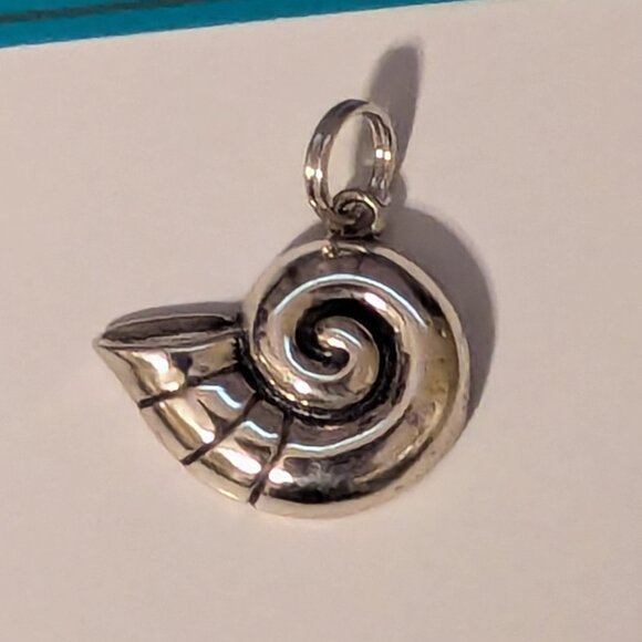 Vintage Walt Disney Classic Collection Ariel Shell Charm - Picture 3 of 5